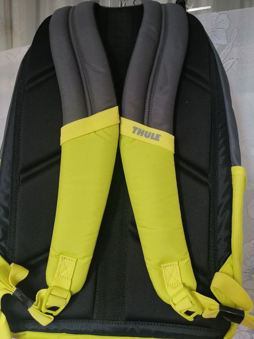 Яскравий рюкзак THULE.