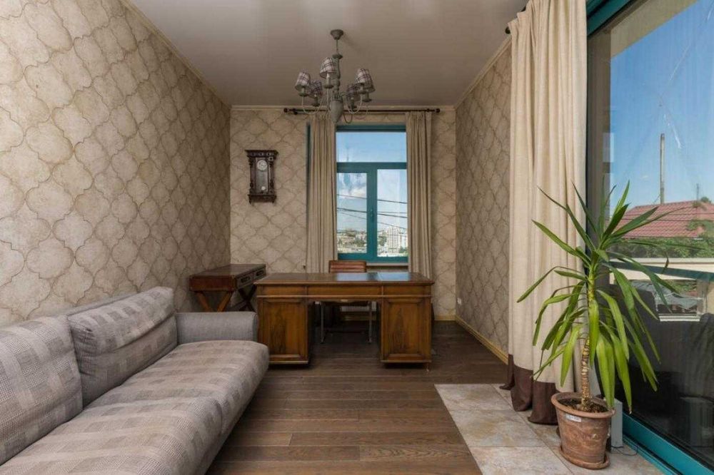 Продаж затишного маєтку в центрі Києва.