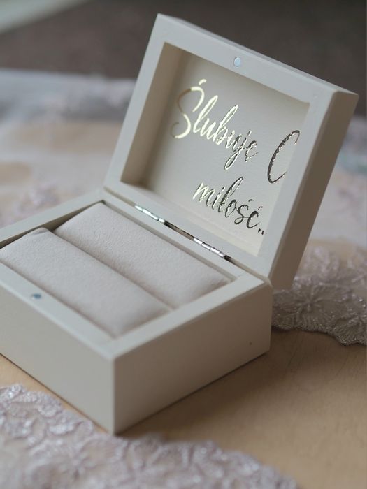 Pudełko na obrączki w kolorze szampańskim Minimalistyczne 

Pudełko