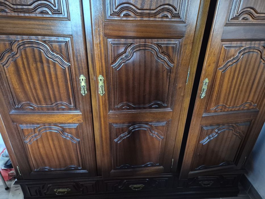 Roupeiro três portas