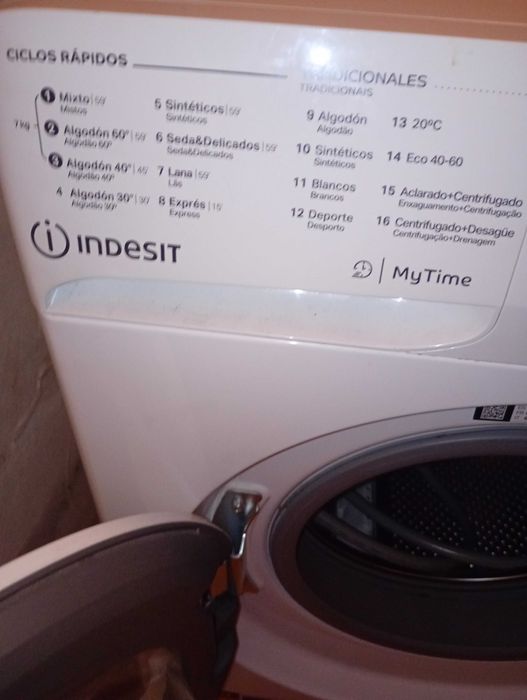 Frigorífico Qilive Q6627 + Máquina de lavar roupa Indesit IM 762
