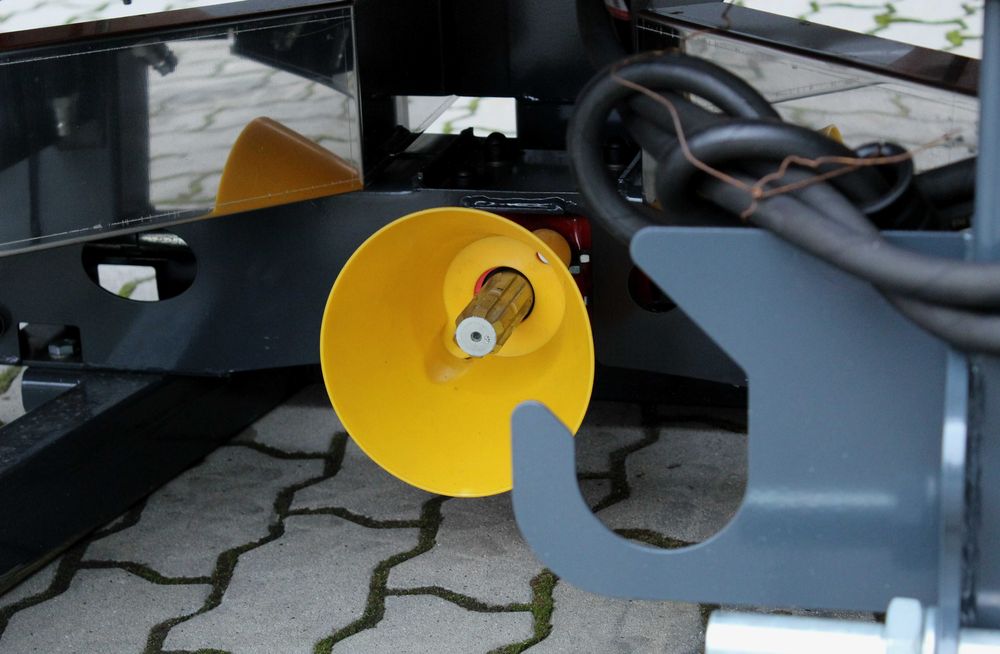 Профі Розкидач міндобрив польовий VINMET РМДН-2200 розсіювач 2 тони