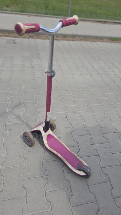 Hulajnoga 3 kołowa. Świecące koła