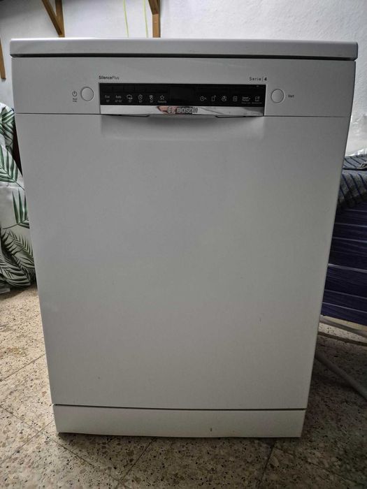 Maquina de Lavar Loiça Bosch Silenceplus 4 - SMS4EMW02E