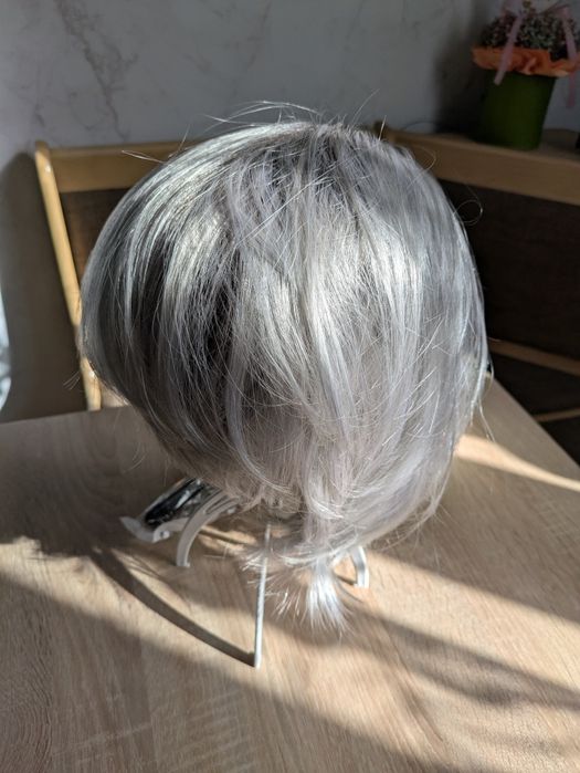 Peruka damska akcesoria