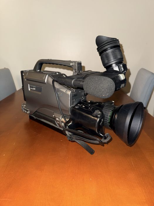 Câmara de Vídeo Profissional JVC + Lente Broadcast Fujinon Parfocal