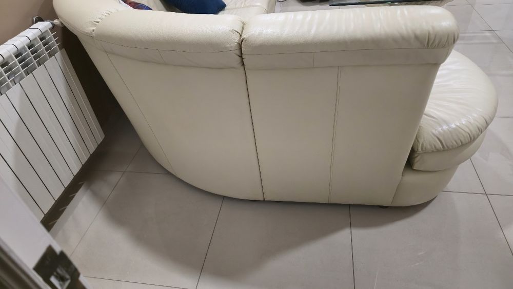 Sofá em pele em bom estado