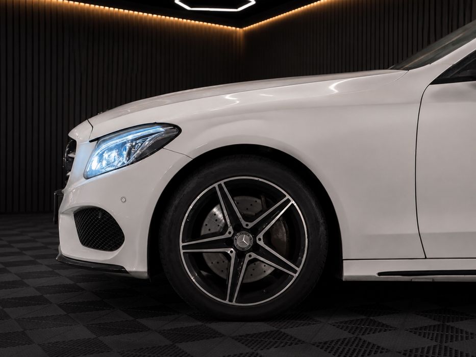 Mercedes-Benz C250d AMG Pack Night (329€ mes)