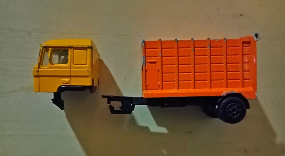 Majorette Mercedes Benz 1:36 carro do lixo para reaproveitar.