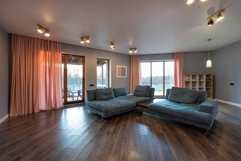 Продаж котеджу з ремонтом на вулиці Роксоляни!