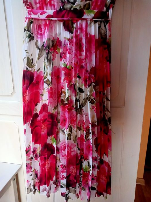 Sukienka na wakacje plisowana fuksja