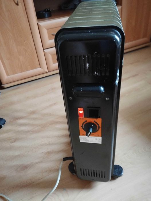 Grzejnik elektryczny olejowy  1500 W.