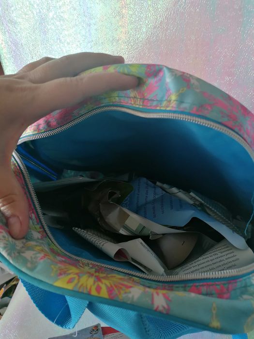 Mochila grande com a Anna e Elsa, da Frozen, nova com etiqueta