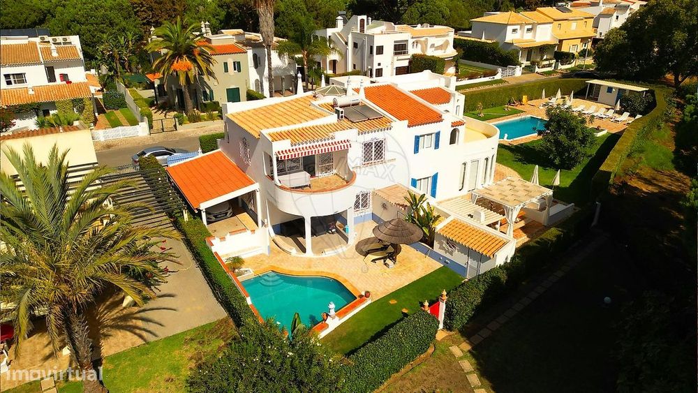 Moradia T4 para venda