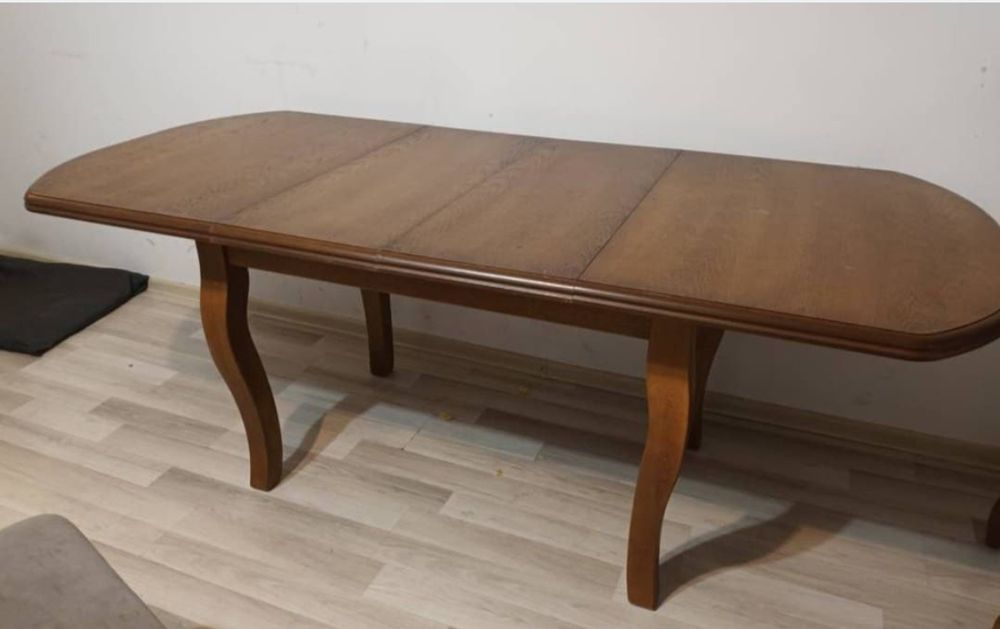 8 krzeseł + stół jadalniany