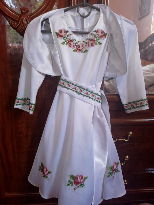 Плаття вишите дорогий атлас