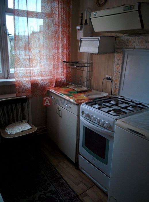 Продається 2 кімнатна Сталінка