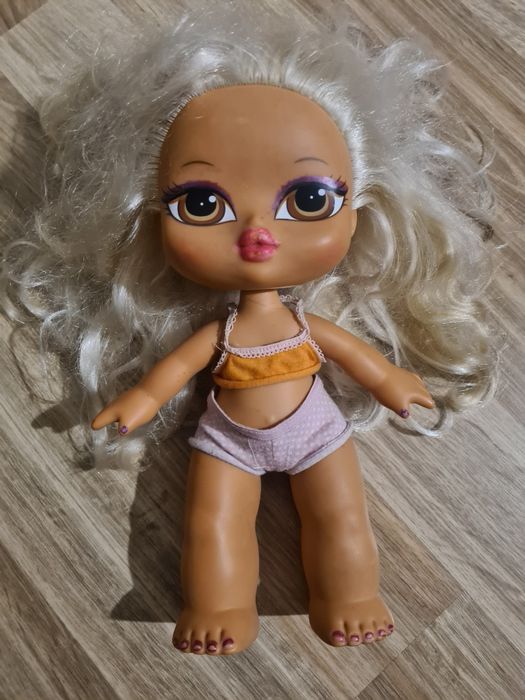 Lalka blondynka ;