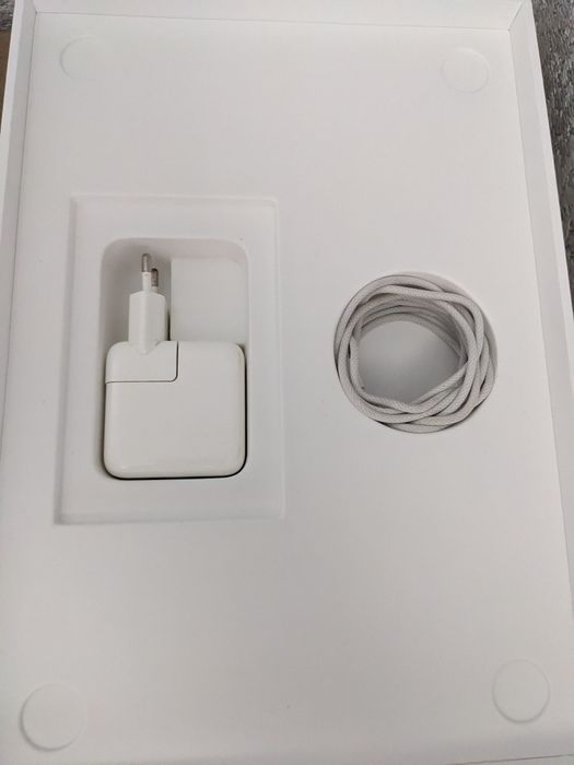 MacBook Air M1 акум 100%