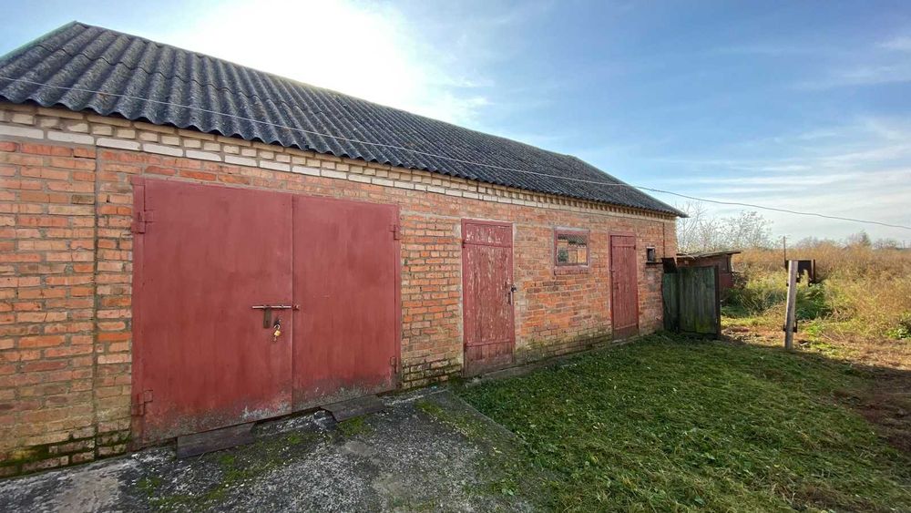 Продається будинок у центрі села Приборівка