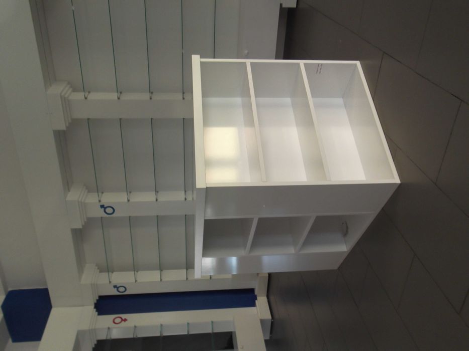 Mobiliário completo loja - Estantes - balcão - mesa - lacadas branco