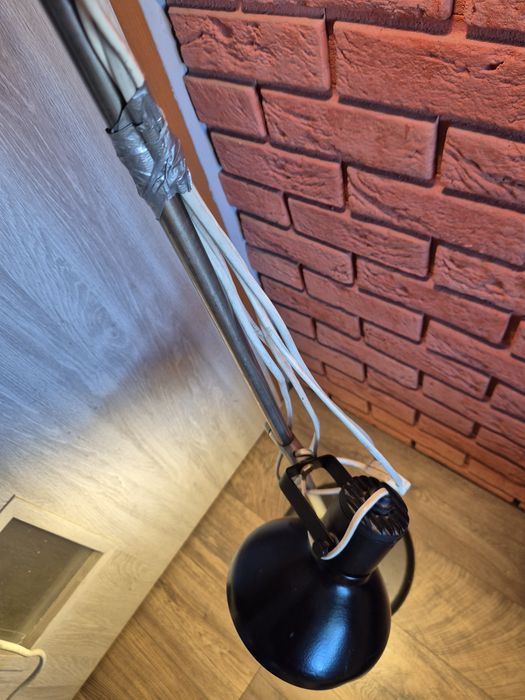 Zeliwna lampa podłogowa- Polam