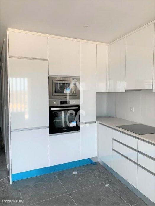 T3 com Parqueamento, a estrear, em zona privilegiada da Margem Sul