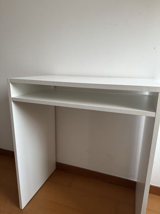Secretária IKEA TORALD