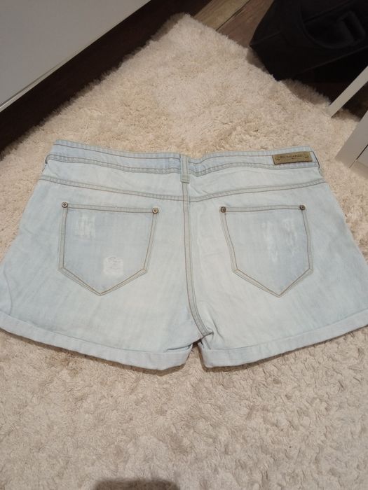 Шорты джинсовые bershka  EUR 42