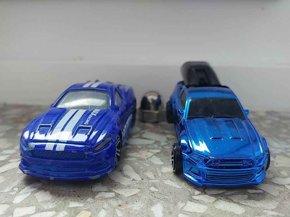 "Resoraki" Ford Mustang. Modele kolor niebieski, napęd. Wysyłam!