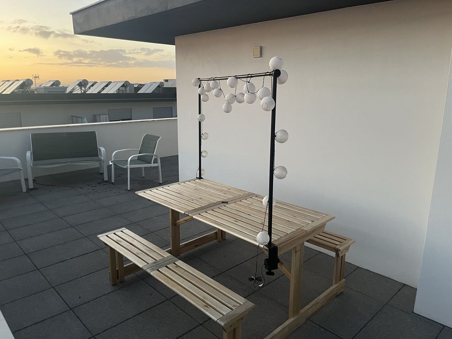 Mesa e bancos para jardim