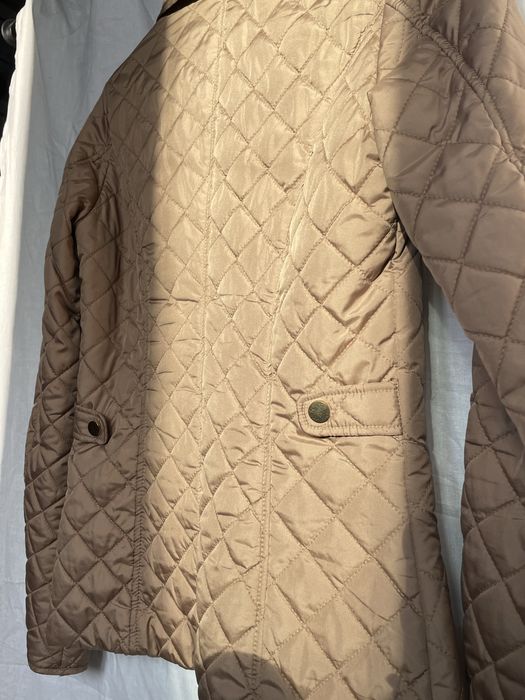 жіноча легка куртка стьобана