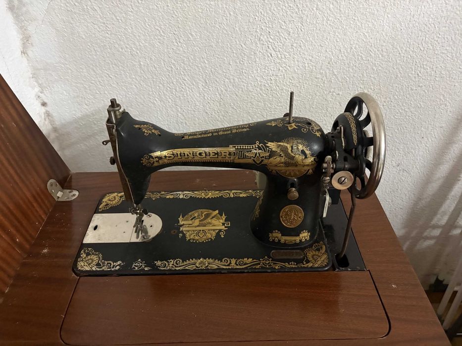 Máquina de costura Singer antiga