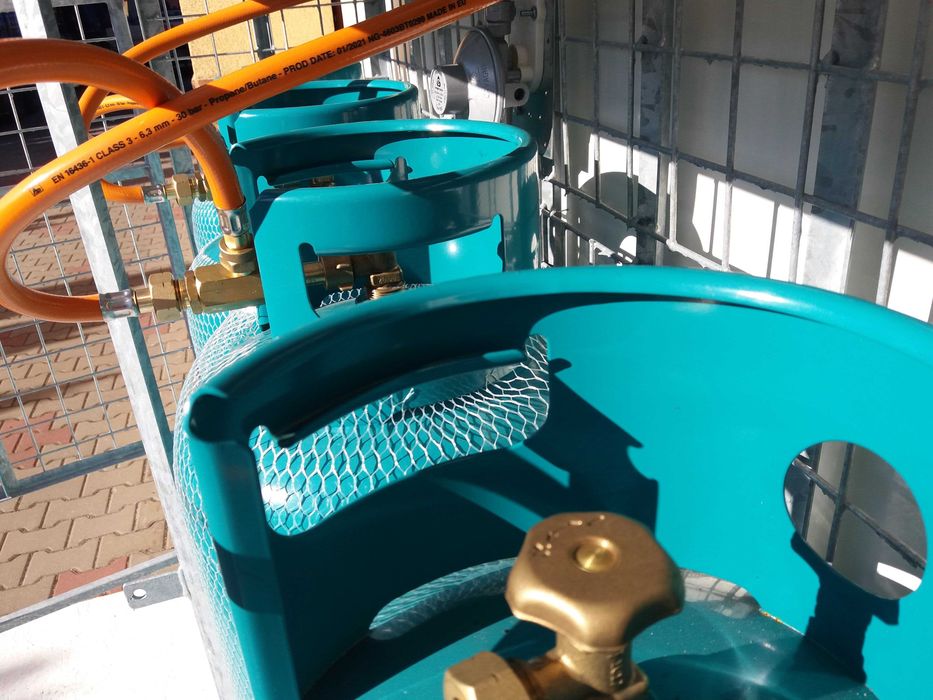 Kontener kosz stojak na 4 butle gazowe 33kg + instalacja reduktor wąż