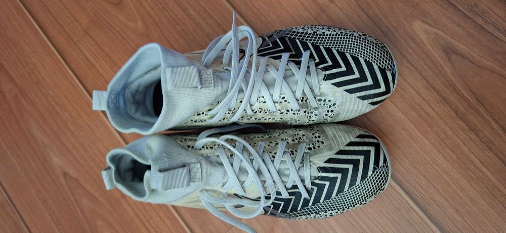 Vendo diverso calçado de criança: