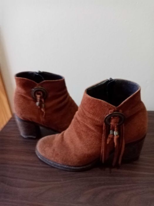 Botas camurça com tacão