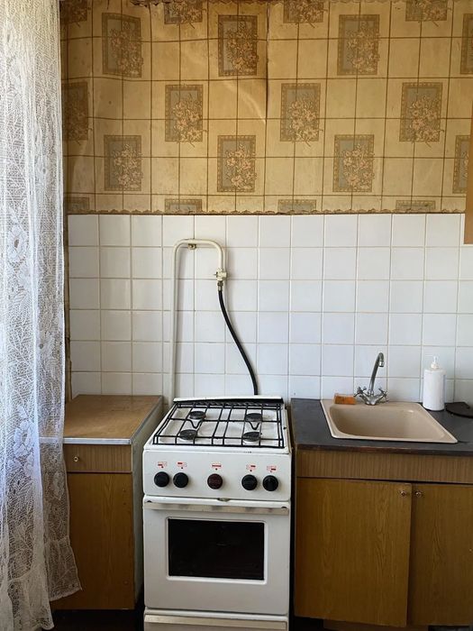 Не кутова. Замінені вхідні двері . Встановлені металопластикові вікна