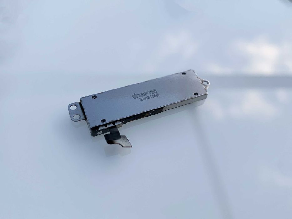 Вибромотор для iPhone 6S и 7 Таптик Энджин