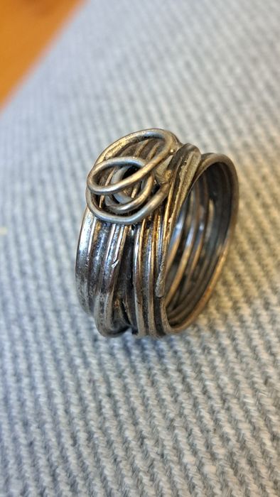 Srebrny pierscionek artystyczny w stylu Orska