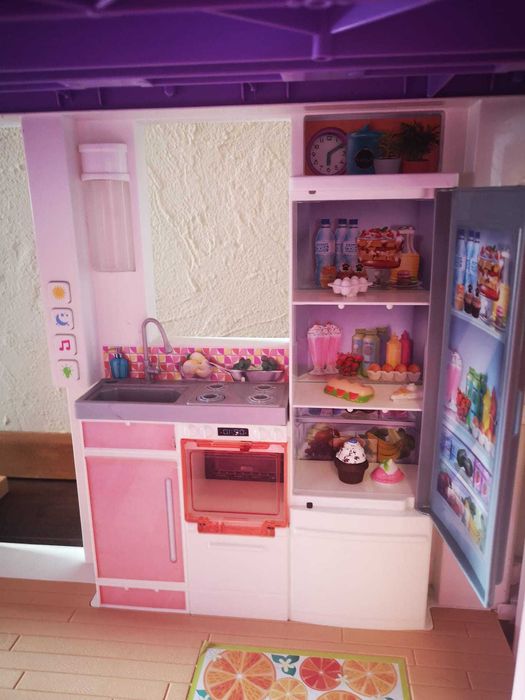domek dla lalek Barbie DreamHouse Deluxe plus samochód