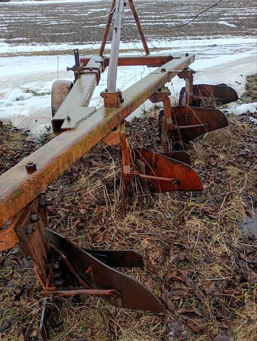 Продам плуг чотири по тридцять пять