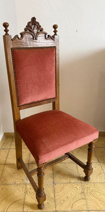 2 cadeiras em madeira maciça, estofada veludo