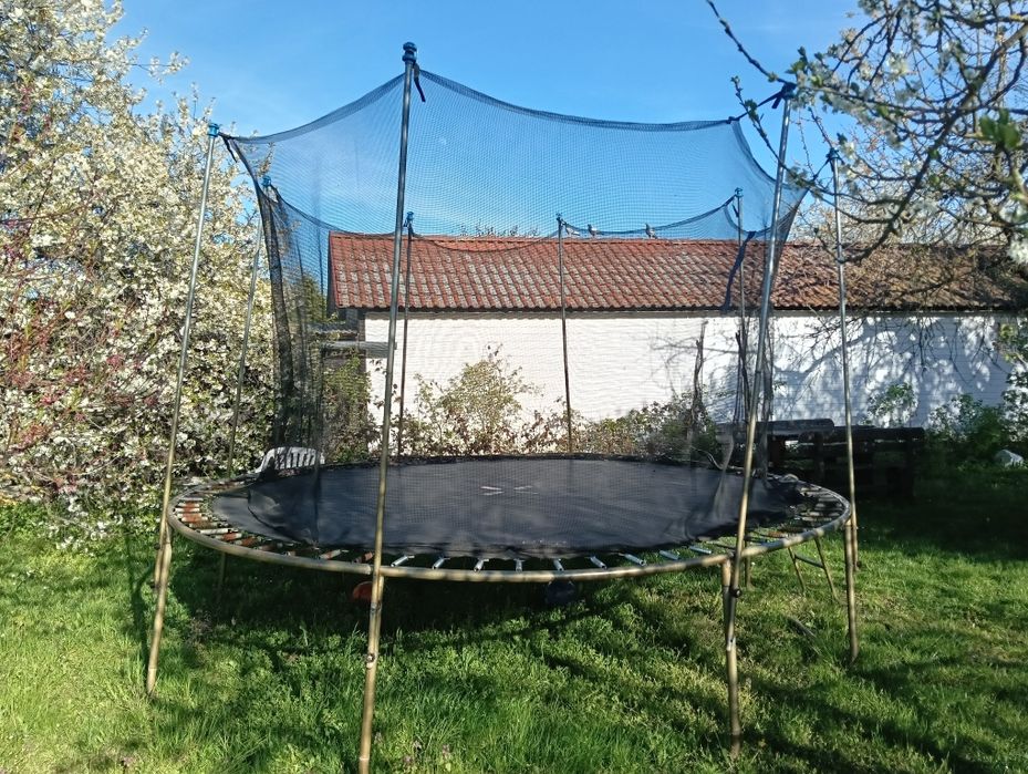 Trampolina ogrodowa