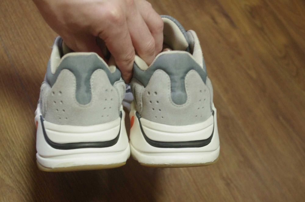 Кросівки Adidas Yeezy Boost 700 magnet 40 розмір оригінал чудовий стан