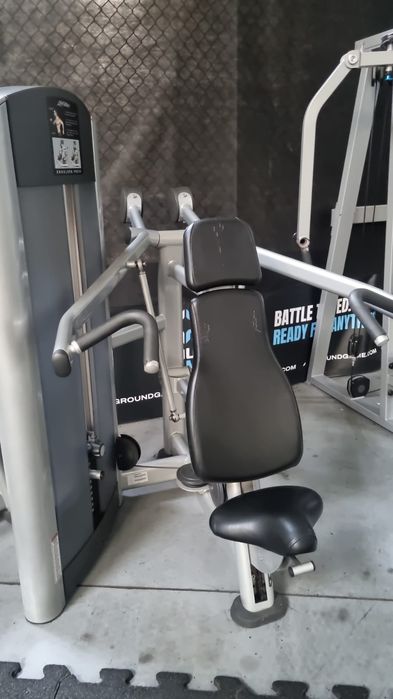 Life Fitness  maszyna na barki Signature SHOULDER PRESS , STOS,, WYSYŁ
