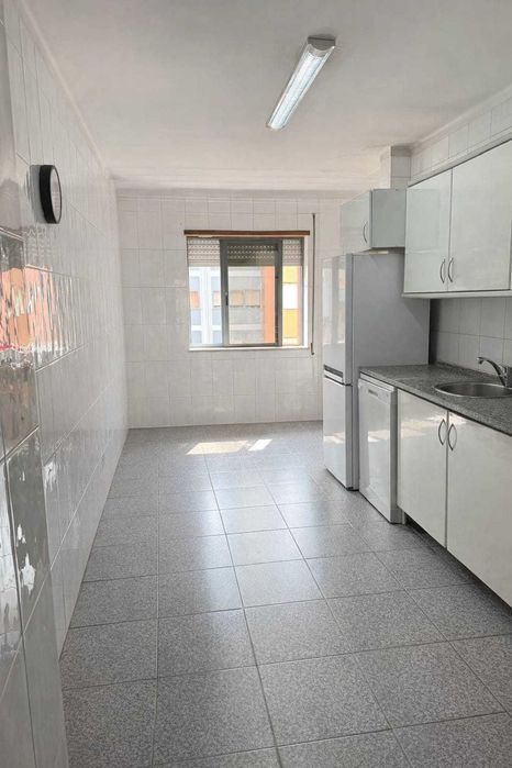Arrenda-se T3 , com garagem