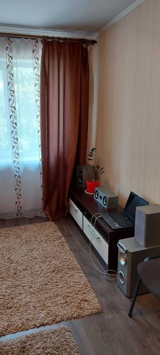 Затишна кімната в гуртожитку біля метро Лісова