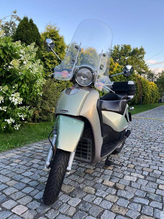 Włoski skuter Aprilia Scarabeo 150