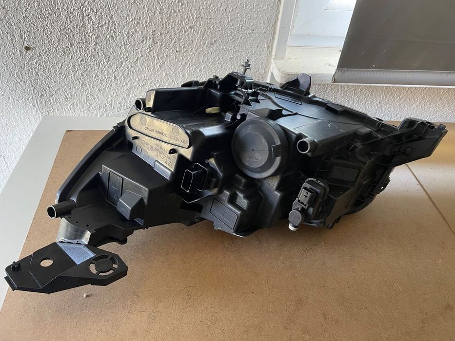 peugeot 2008 lampa prawa reflektor led cala ładna 90200108