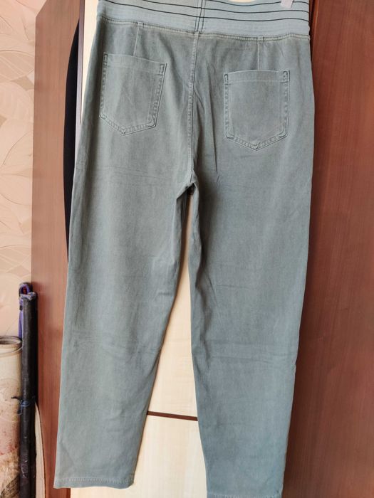 Літні джинси у спортивному стилі